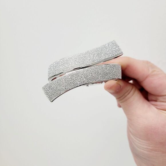 Brand New Silver Tone Matte Silver Bangle Bracelet - Picture 3 of 11